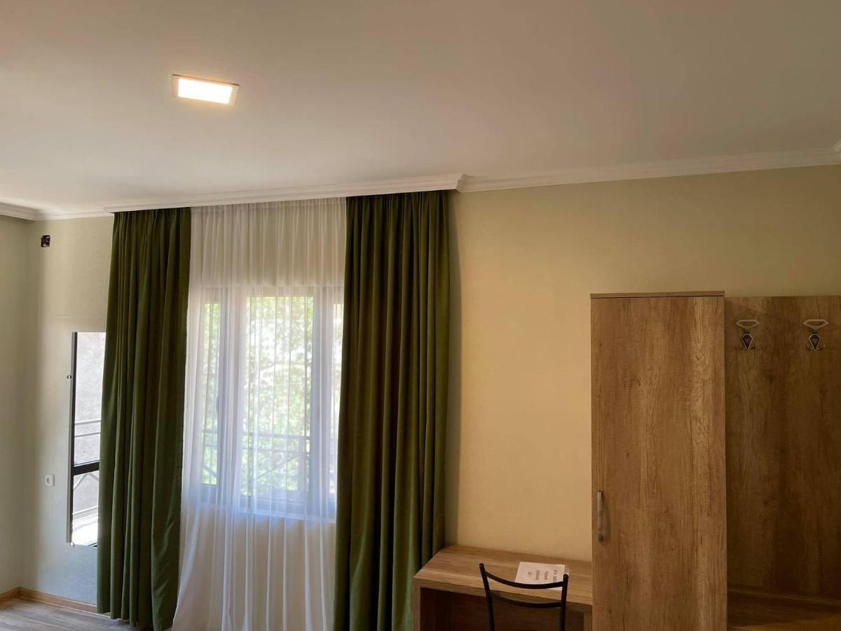 Soso Burduli'S Guesthouse Kazbegi Esterno foto