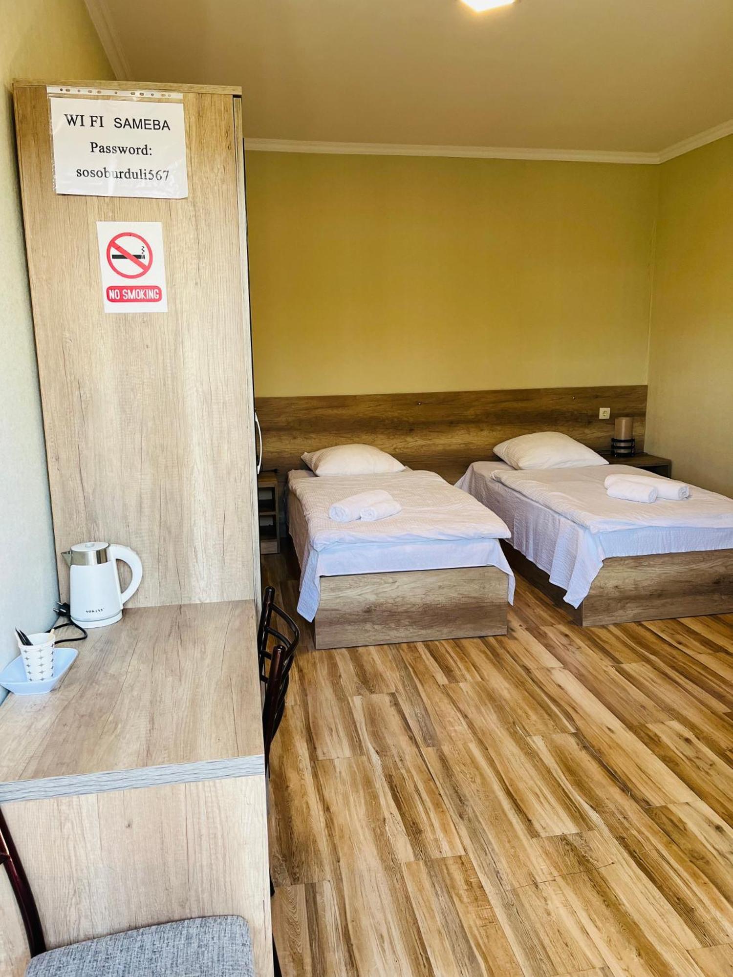 Soso Burduli'S Guesthouse Kazbegi Esterno foto