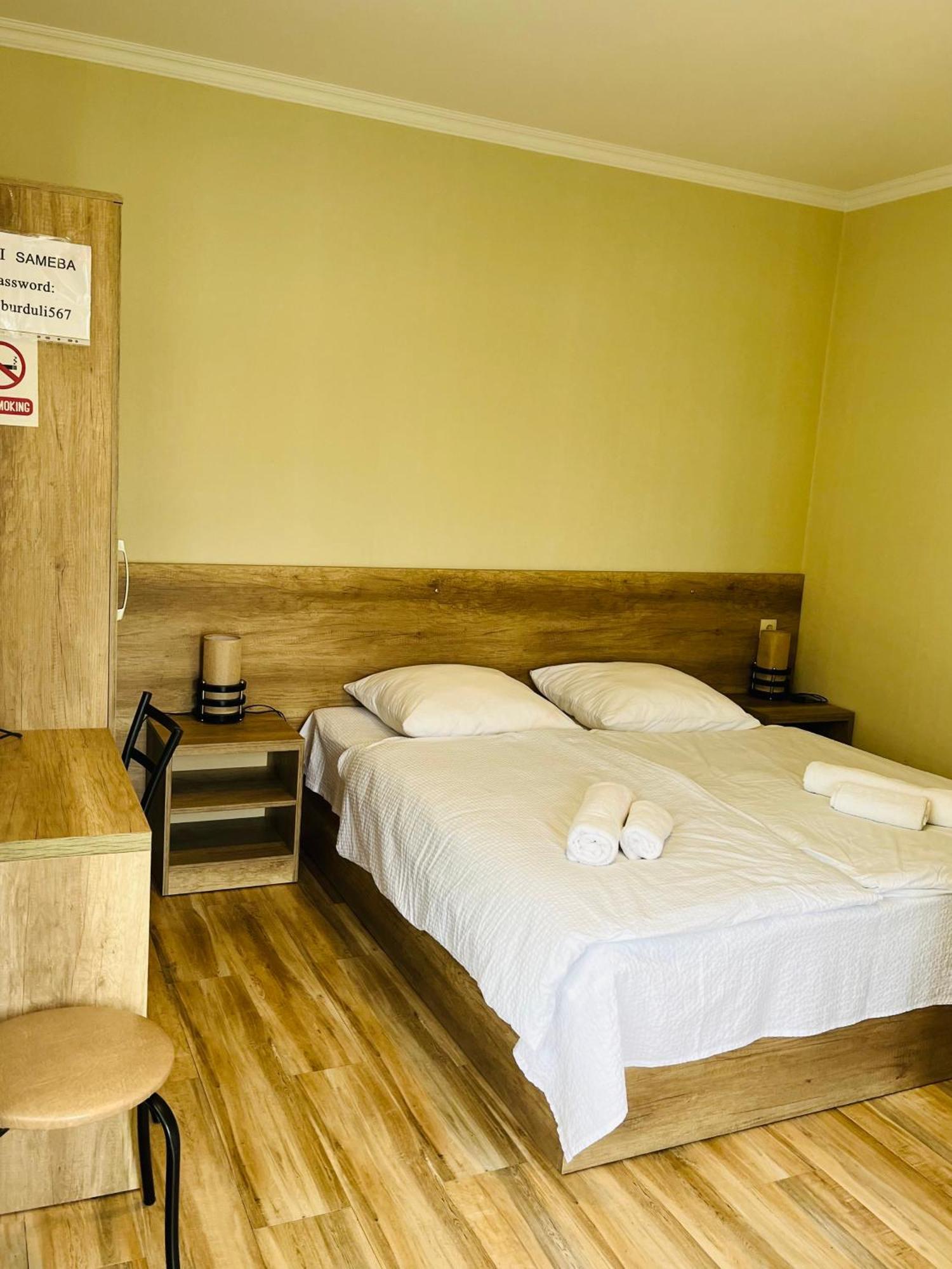 Soso Burduli'S Guesthouse Kazbegi Esterno foto
