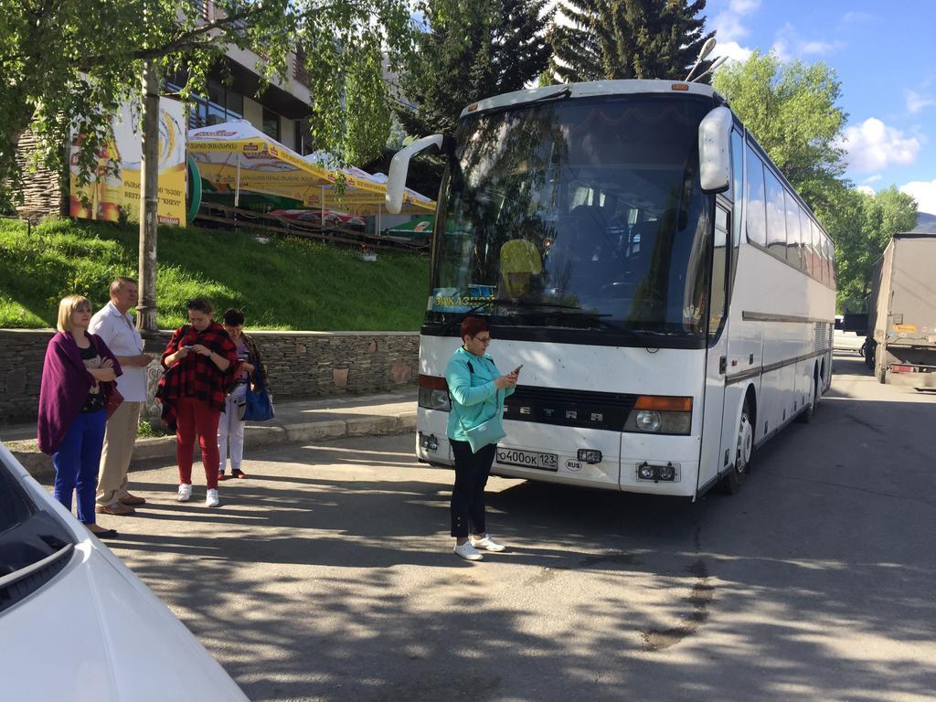 Soso Burduli'S Guesthouse Kazbegi Esterno foto